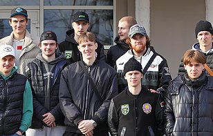 Вне льда, но в игре